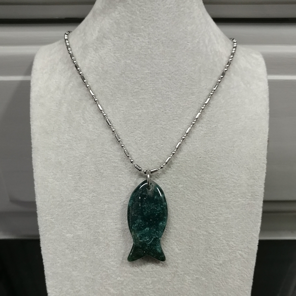 Moss Agate Fish Necklace Natural Gemstone Crystal Fish Pendant Stainless-Steel